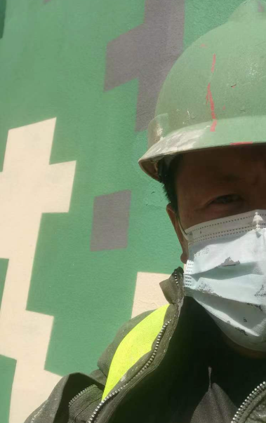 朝阳迷彩漆未完全固化；